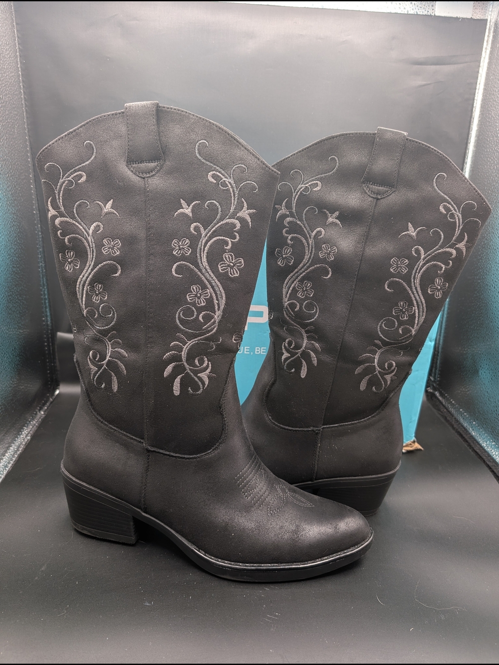 Vepose Black Floral Embroidered Mid-Calf Heeled Western Boots